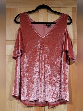 a.n.a Pink Crushed Velvet Cold Shoulder Top Size L